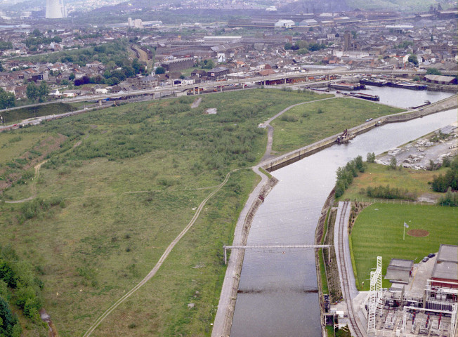 Monceau-sur-Sambre. Zone portuaire.