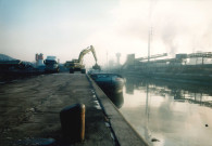 Charleroi. Dampremy. Remplissage d'une péniche.