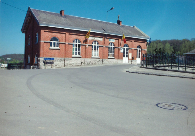 Cerfontaine. Bâtiment de l'ancienne gare, devenu un musée.