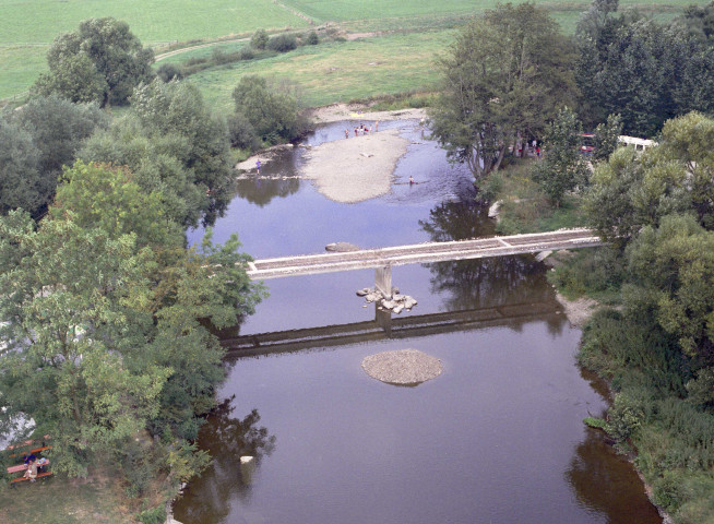 Grandhan. Passerelle du Chêne à Han.