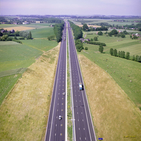 Saint-Georges-sur-Meuse. Mise à trois bandes de l'autoroute de Wallonie.