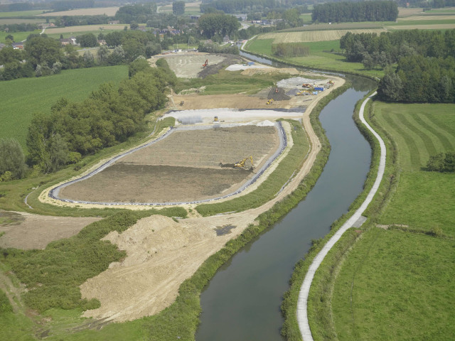 Tubize. Clabecq. Canal Charleroi-Bruxelles.