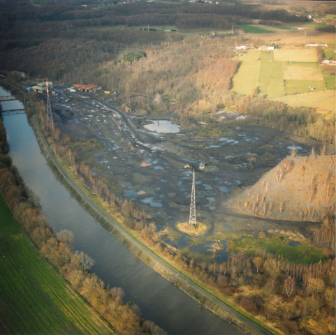 Sambreville. Moignelée. Zone portuaire (PAN). Ancien terril.
