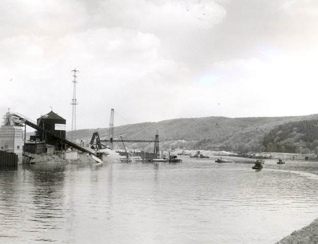 Construction du barrage éclusé d'Ampsin-Neuville