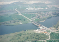 Visé. Lixhe. Pont-route-barrage. Construction d'une échelle à poissons.