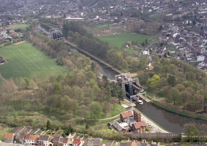 Strépy-Bracquegnies. Ascenseurs n° 2 et n° 3.