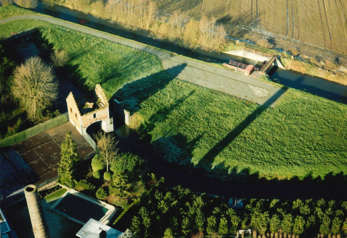 Hensies. Thulin. Ancienne écluse du XVI° siècle de Débihan sur l'ancienne Haine.