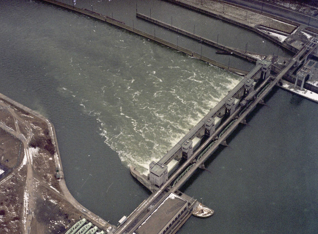 Neuville-sous-Huy. Glaçons sur la Meuse.