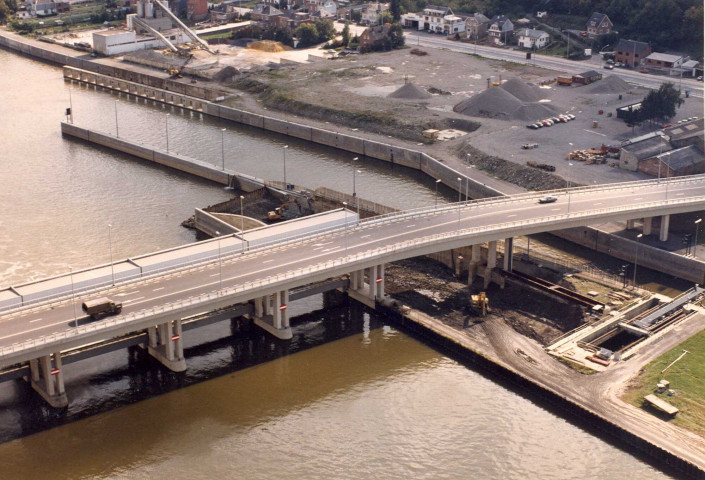 Vues aériennes de l'écluse et du pont-barrage des Grands-Malades