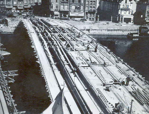 Vues de la construction du pont Charles de Gaulle