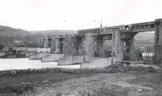 Pont-barrage détruit