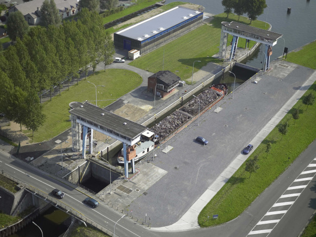 Antoing. Péronnes. Canal Nimy-Blaton.