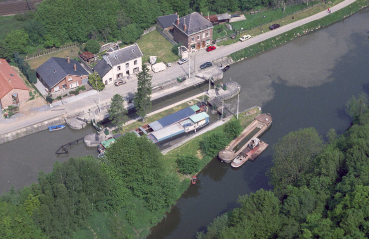 Pont-rail, barrage et écluse n°5.