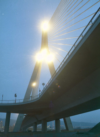 Wandre. Pont vu de nuit.