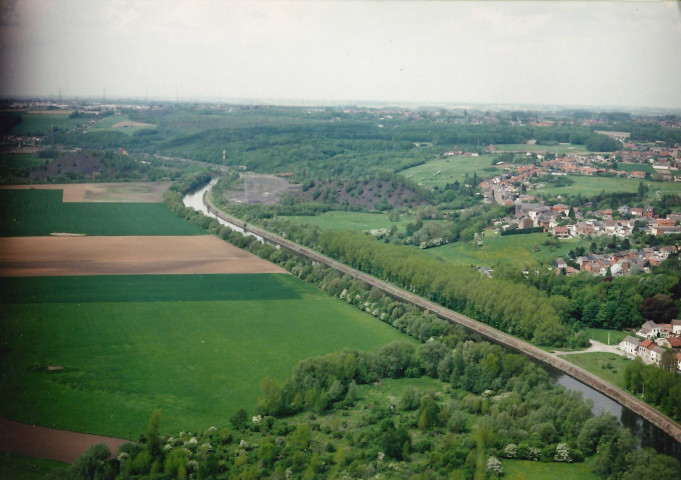 Sambreville. Moignelée. Zone portuaire (PAN). Ancien terril.