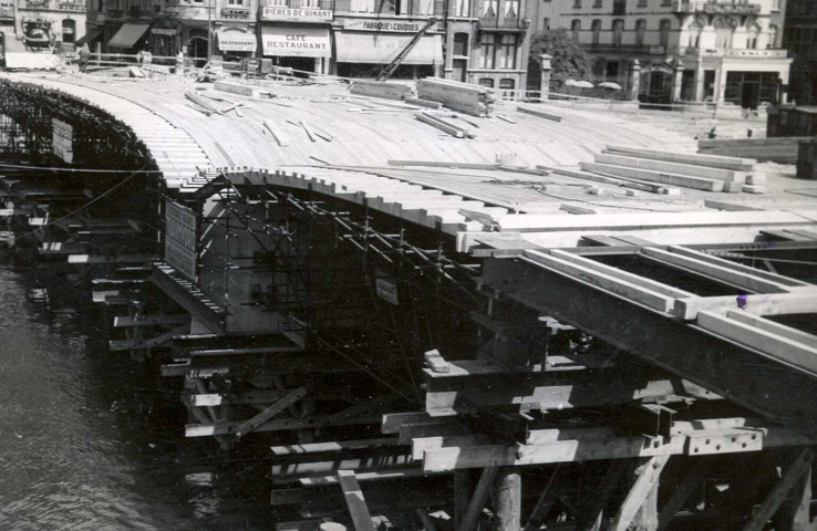 Vues de la construction du pont Charles de Gaulle