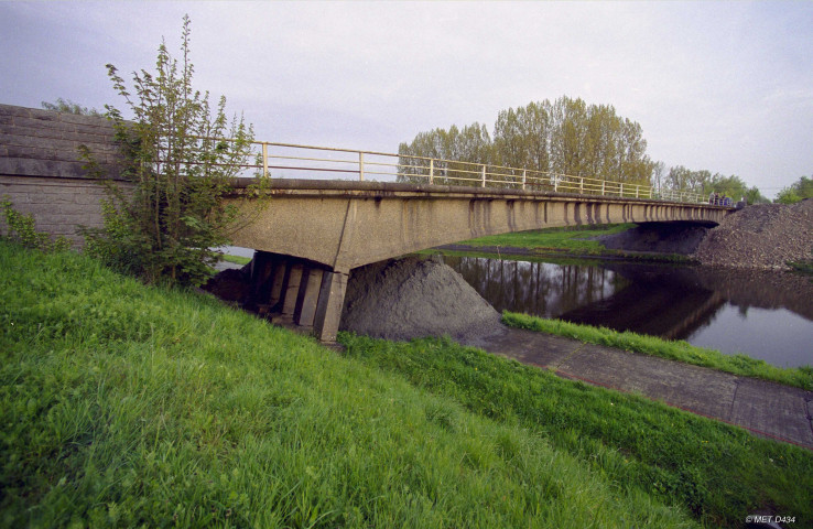 Saint-Ghislain. Hautrage. Canal Nimy-Blaton. Démolition du pont-route.