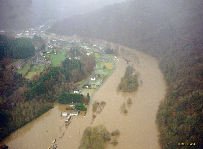Inondations de décembre 2002 et janvier 2003. La Semois.