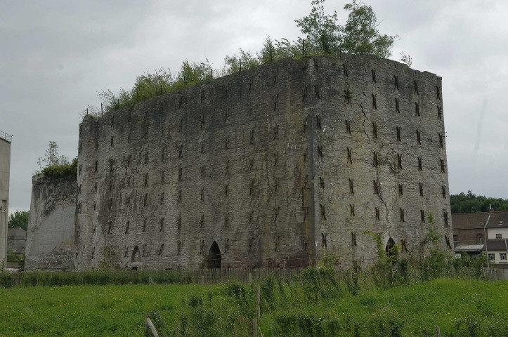 Antoing. Fours à chaud appelés fours à bouteille.
