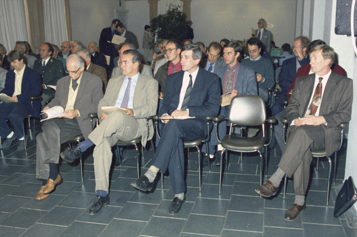 Liège. Conférence de presse, à l'Université de Liège, sur la présentation du circuit cyclopédestre de l'Eurégio, par Jean-Pierre Grafé, ministre des Travaux publics.