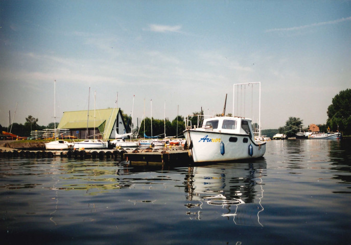 Antoing. Péronnes. Port de plaisance. Installations.