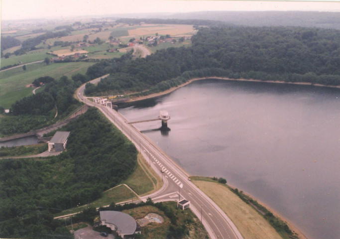 Cerfontaine. Barrages de l'Eau d'Heure et Plate Taille.