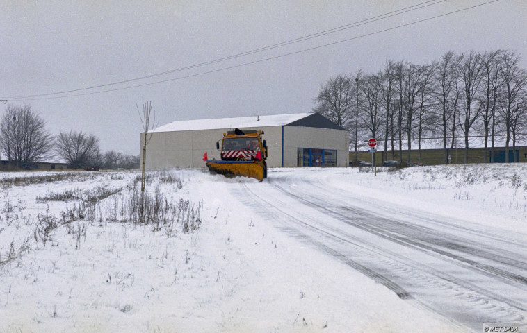 Bastogne. Service d'hiver. Chasse-neige. Epandeuse.