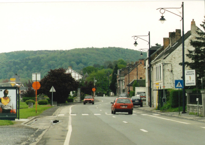 Namur. Wépion. Luminaires. Chaussée de Wépion.