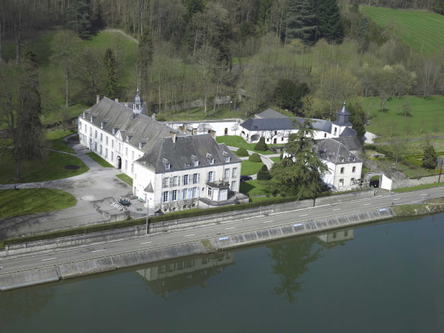 Hastière. Waulsort. Château-manoir "Carton de Wiart".