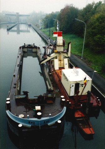 Braine-le-Comte. Ronquières. Accueil et visite de M. le Ministre Daerden d'une drague en activité sur le canal.
