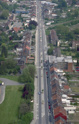 Tubize. Aménagement d'une berme centrale et de pistes cyclables.