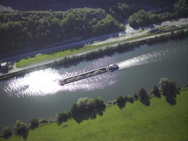 Andenne. Thon. Port autonome de Namur. Vues aériennes.