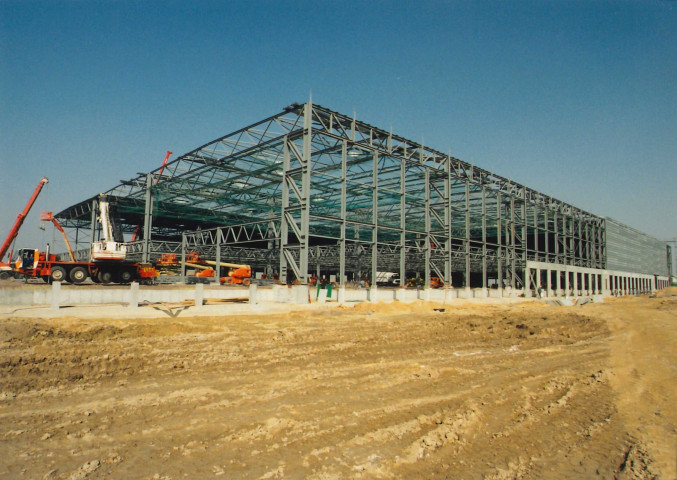 Grace-Hollogne. Bierset. Chantier T.N.T. Construction d'un hangar "frest".