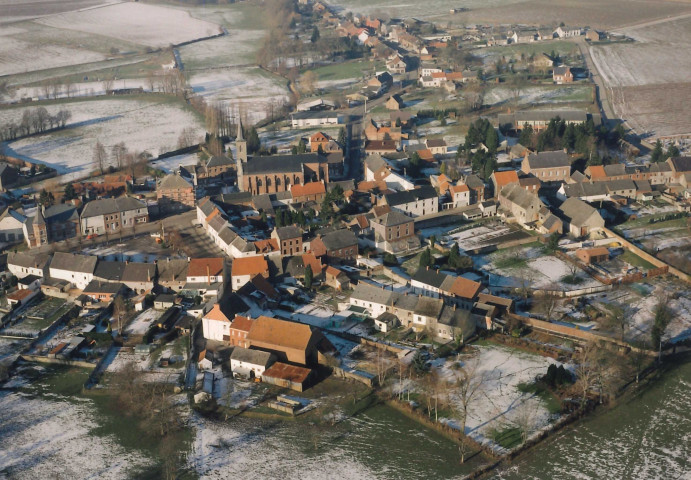 Walcourt. Clermont. Ferme, château et ville.