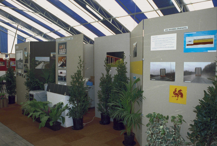 Courcelles. Inauguration du stand du Ministère de l'Équipement et des Transports.