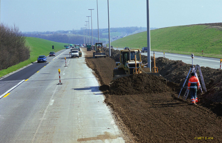 Grace-Hollogne. Horion-Hozémont. Mise à trois voies de l'autoroute de Wallonie.