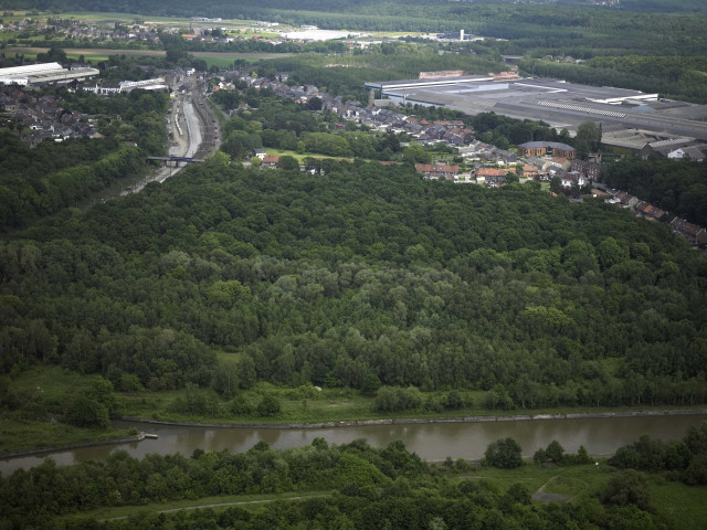 Jemeppe-sur-Sambre. Vues aériennes de la Sambre.