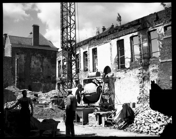 Tournai. Reconstruction de l'évêché.