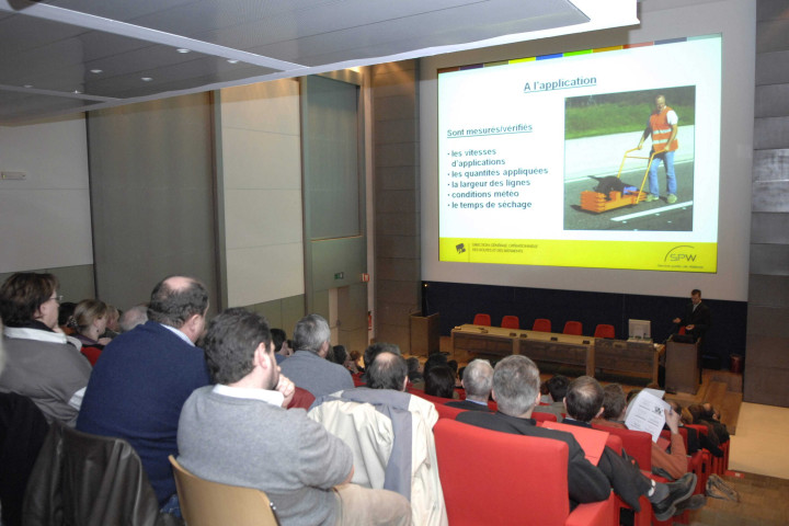 Namur. Daussoulx. Conférence sur le marquages au sol de routes.