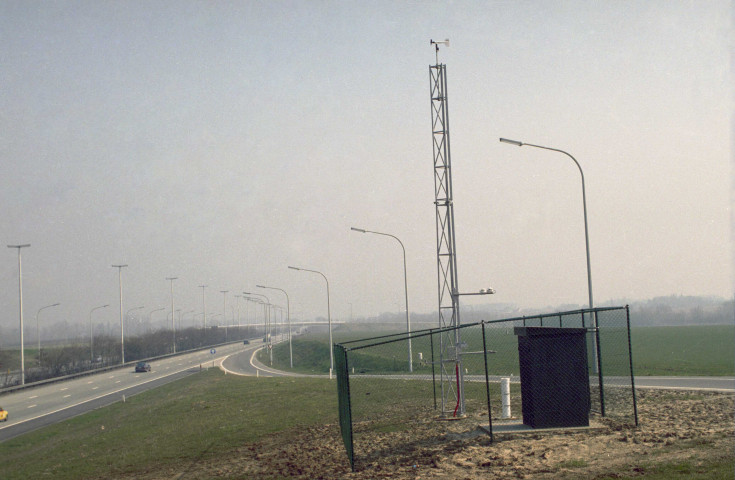 Berloz. Station météorologique le long de la E40.