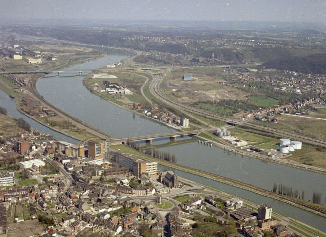 Liège et Lanaye. Vues aériennes sur la Meuse et le Canal Albert.