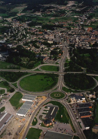 Marche-En-Famenne. Rond-point "La Pirire" et échangeur RN4 et RN86.