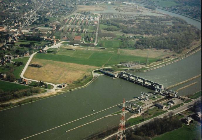 Amay. Ampsin. Barrage. Site de la future échelle à poissons.