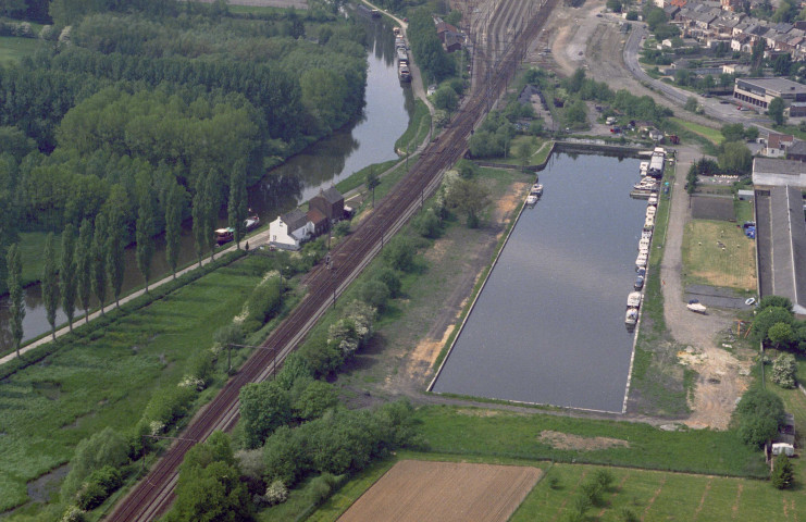 Chenal d'accès au bassin.