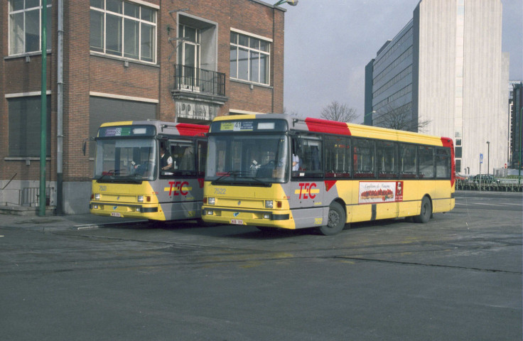 Charleroi. Autobus Renault et station de métro "Beaux-Arts".