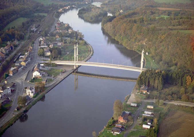 Heer-Agimont. Pont sur la Meuse.