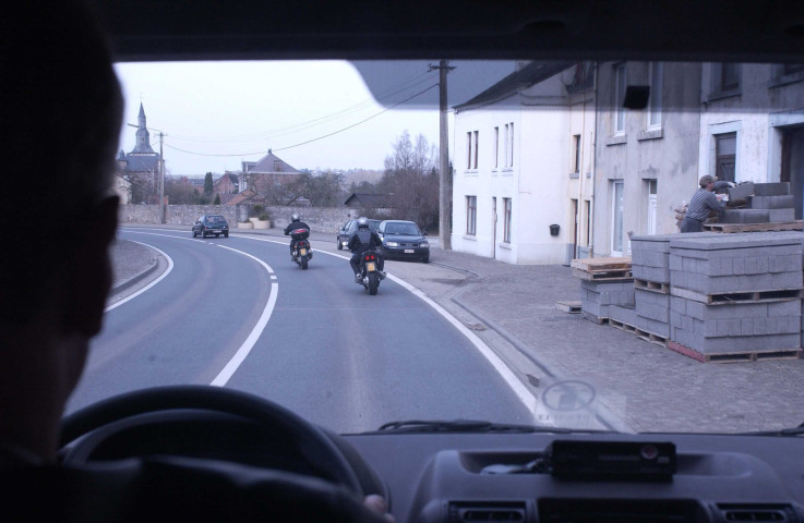 Mettet. Route de la Molignée. Aménagements de sécurisation pour véhicules à deux roues.