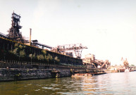 Seraing. Ougrée. Cockerill. Quai de chargement et de déchargement. Grue.