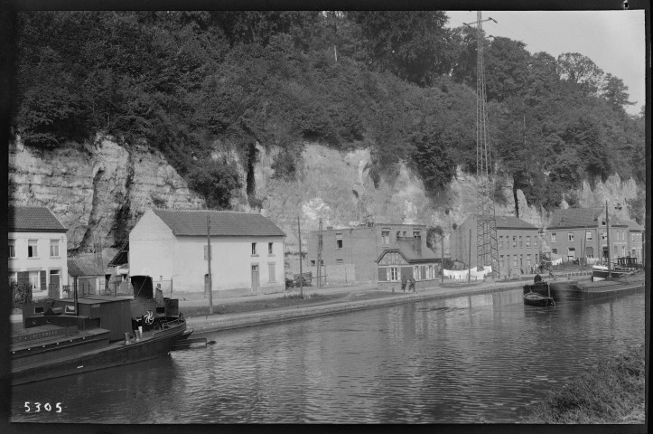 Petit-Lanaye. Écluse n° 4 et quai de la douane du Canal de Liège-Maestricht.