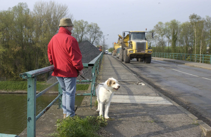 Pont-à-Celles. Canal Charleroi-Bruxelles. Démolition du pont-route.